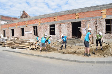 Volunteers on-site in Medias, Romania